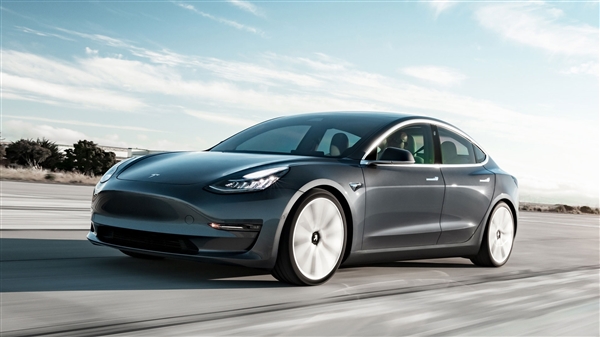 特斯拉Model3车主曝买车三年车险价格一路上涨：从7千涨到2.2万元(特斯拉model3车险一年多少钱)