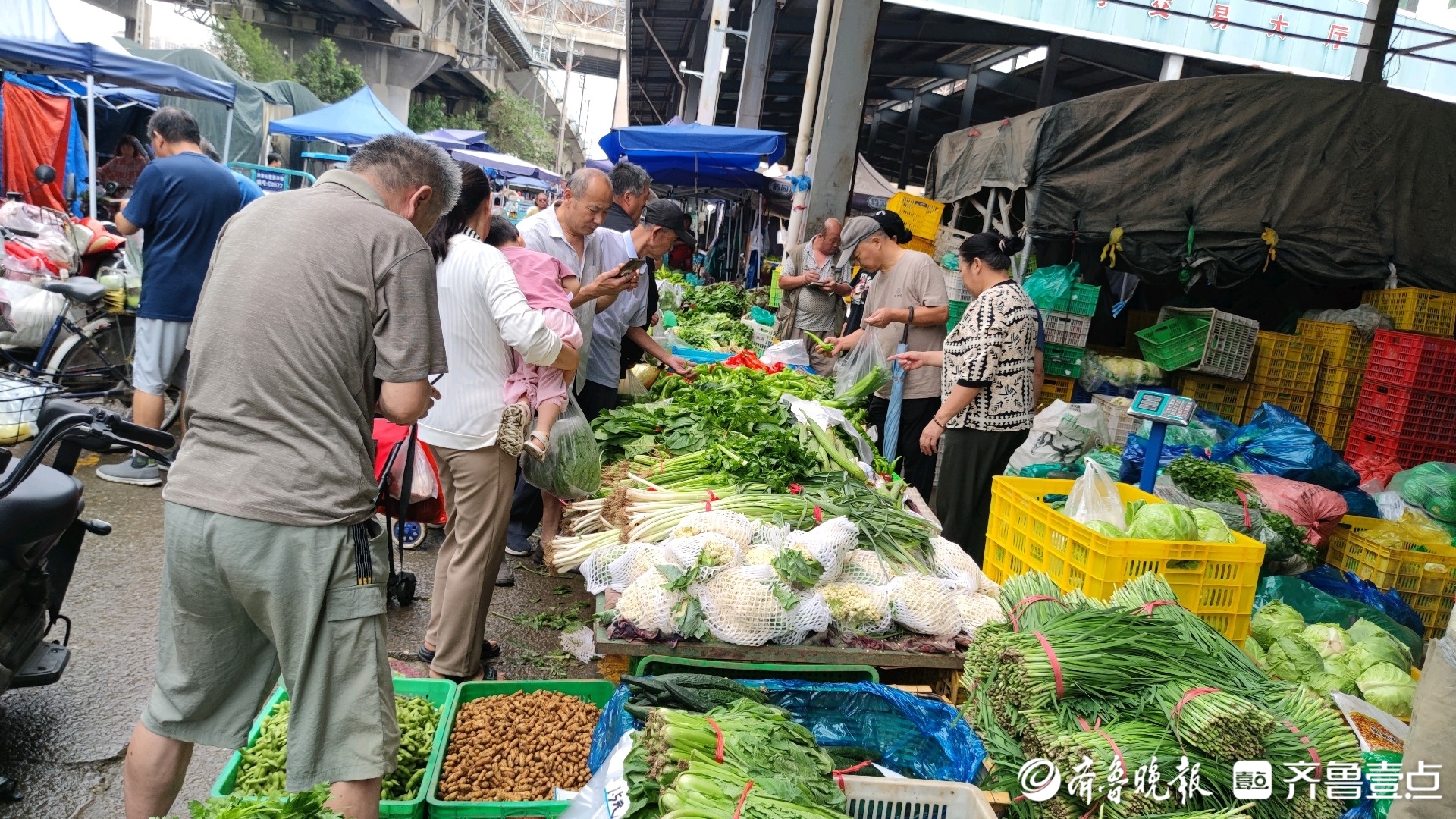 济南蔬菜价格小幅波动略有上涨，水果价格平稳