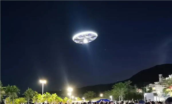 形似“UFO”！国产载人飞碟eVTOL盐田首飞：六轴十二桨能飞30米