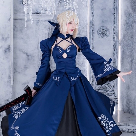 俄妹COS《Fate》Saber：泳装呆毛王靓丽吸睛